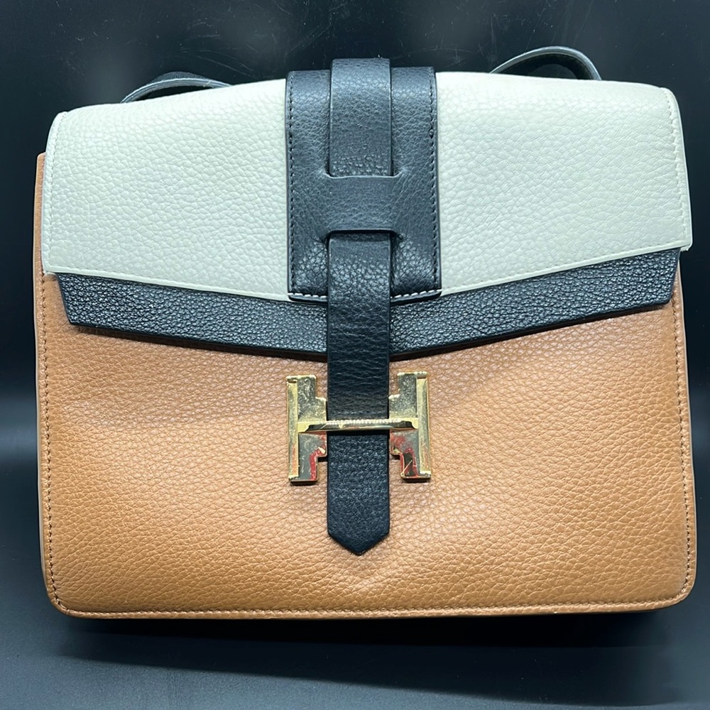 This is a beautiful Halston Heritage pebbled leather shoulder bag in EUC!